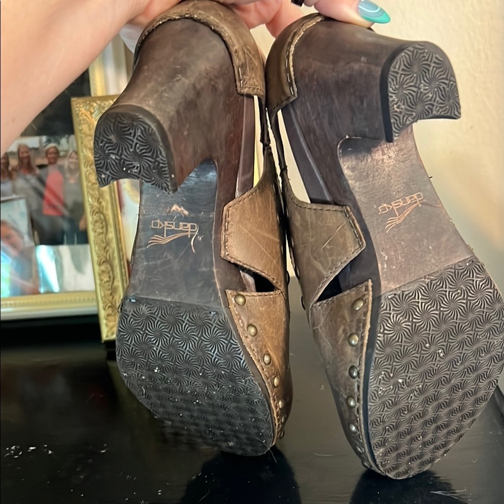 Stylish Dansko Ryder Greige Leather Women's Shoes - Picture 5 of 7